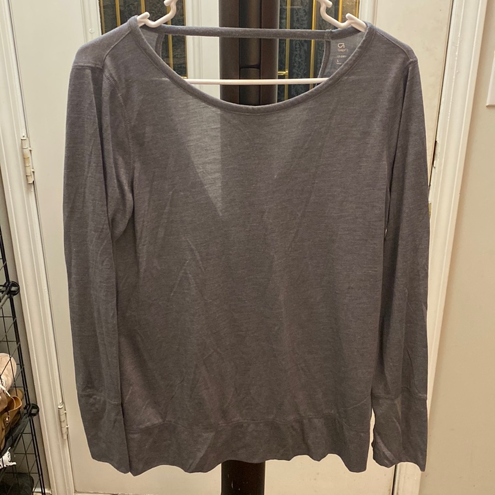 GapFit. Gray-blue long sleeve tee. V-cut back. Size L.